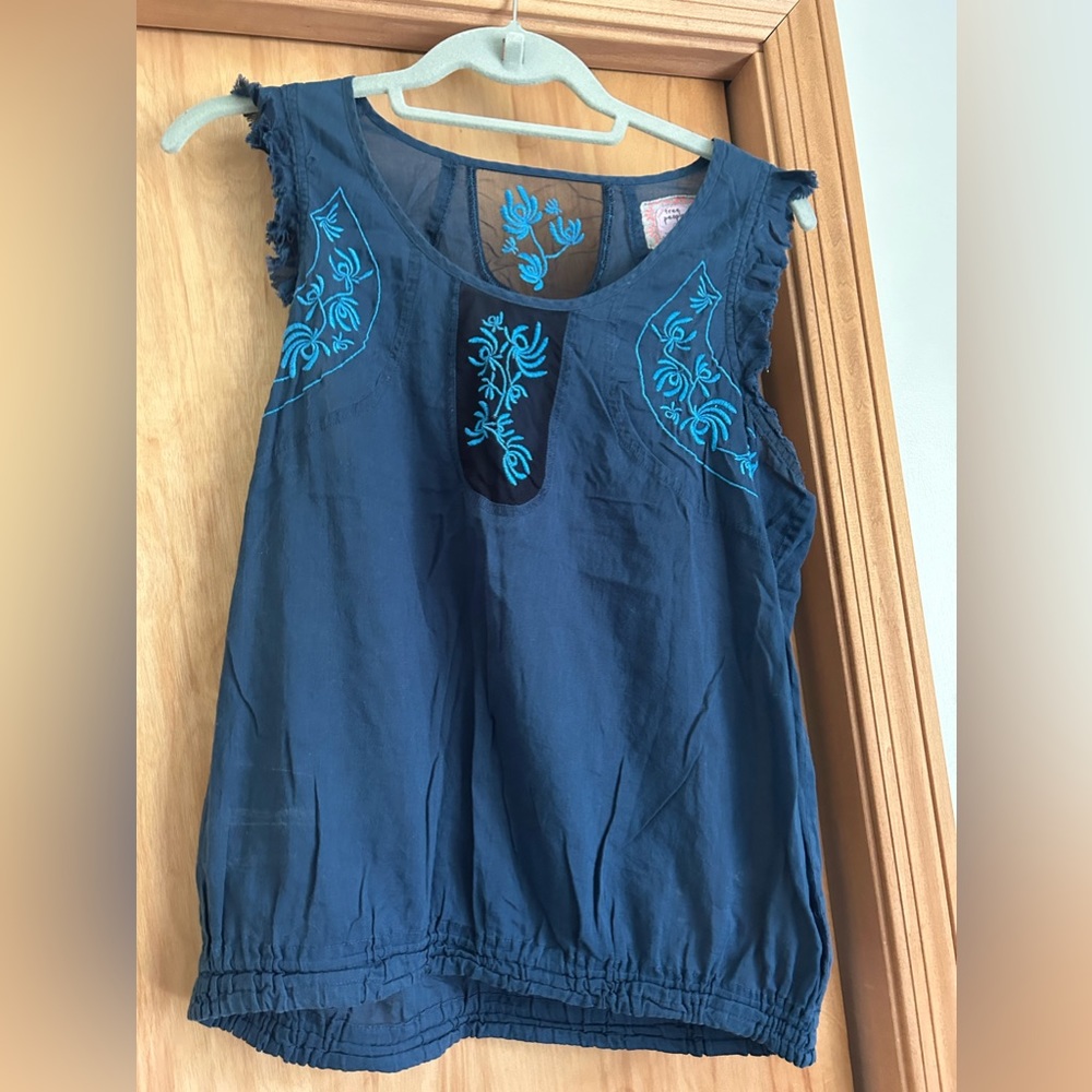 EUC Free People blue lace flower top medium